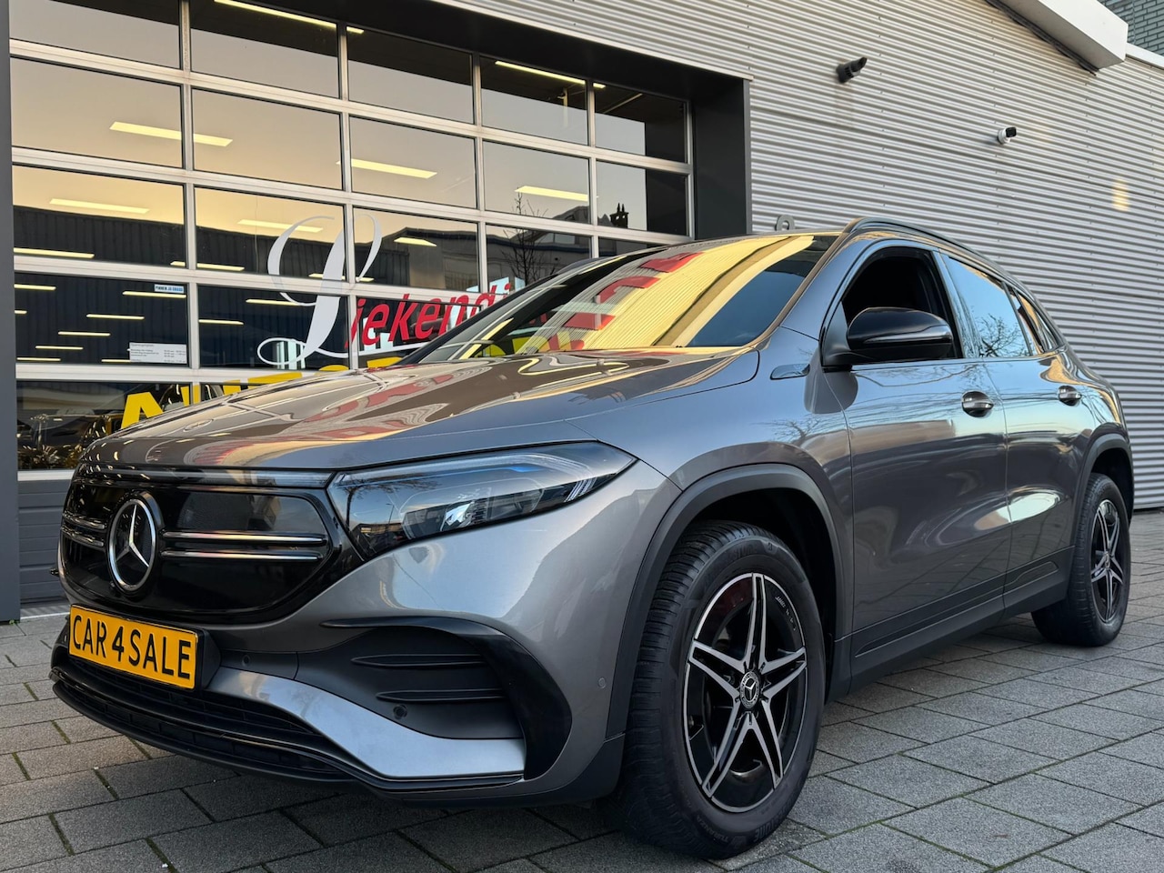 Mercedes-Benz EQA - 250 AMG Edition 1 67 kWh - AUTOMAAT I Navigatie I Leer I Sport pakket I PDC I LED I Achter - AutoWereld.nl