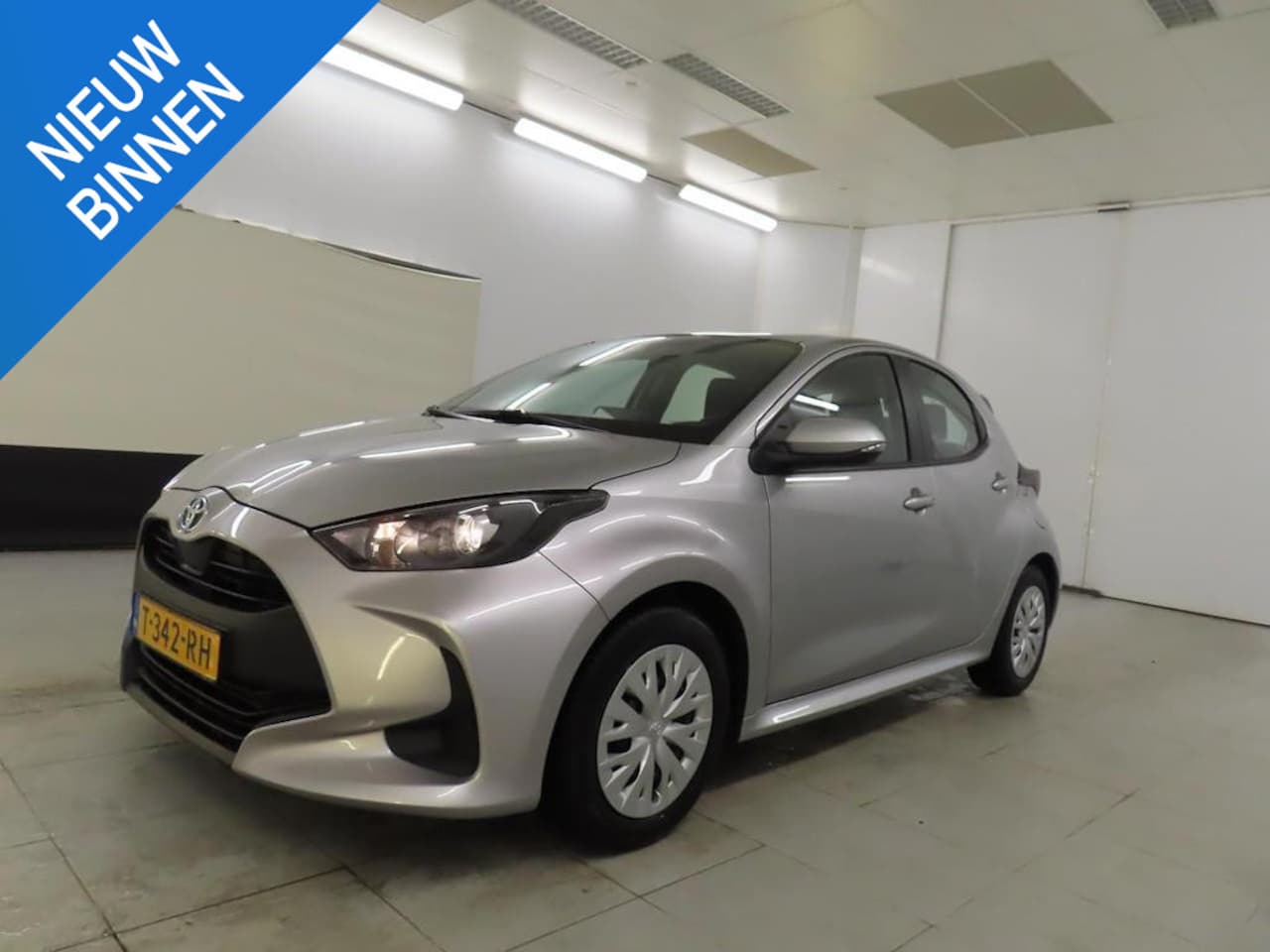 Toyota Yaris - 1.5 HYBRID ACTIVE I AUTOMAAT I APPLE CARPLAY I P-CAMERA I ADAPT. CRUISE CONTROL - AutoWereld.nl