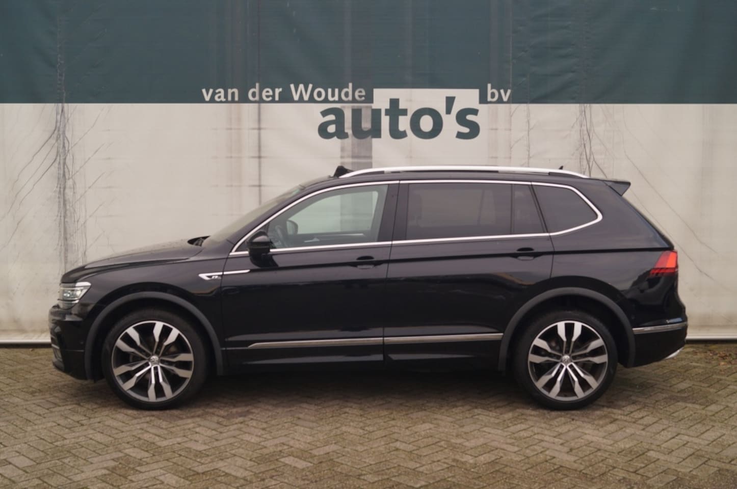 Volkswagen Tiguan Allspace - 1.5 TSI 150pk DSG R-Line Highline Business 5-persoons -PANO- - AutoWereld.nl