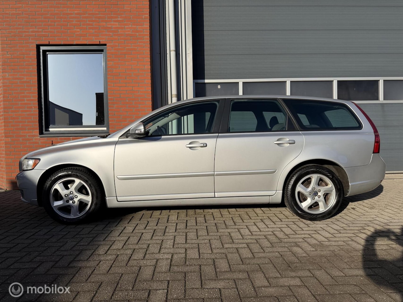 Volvo V50 - 2.0 145pk Sport - 10-2010 - orig. NL - - AutoWereld.nl