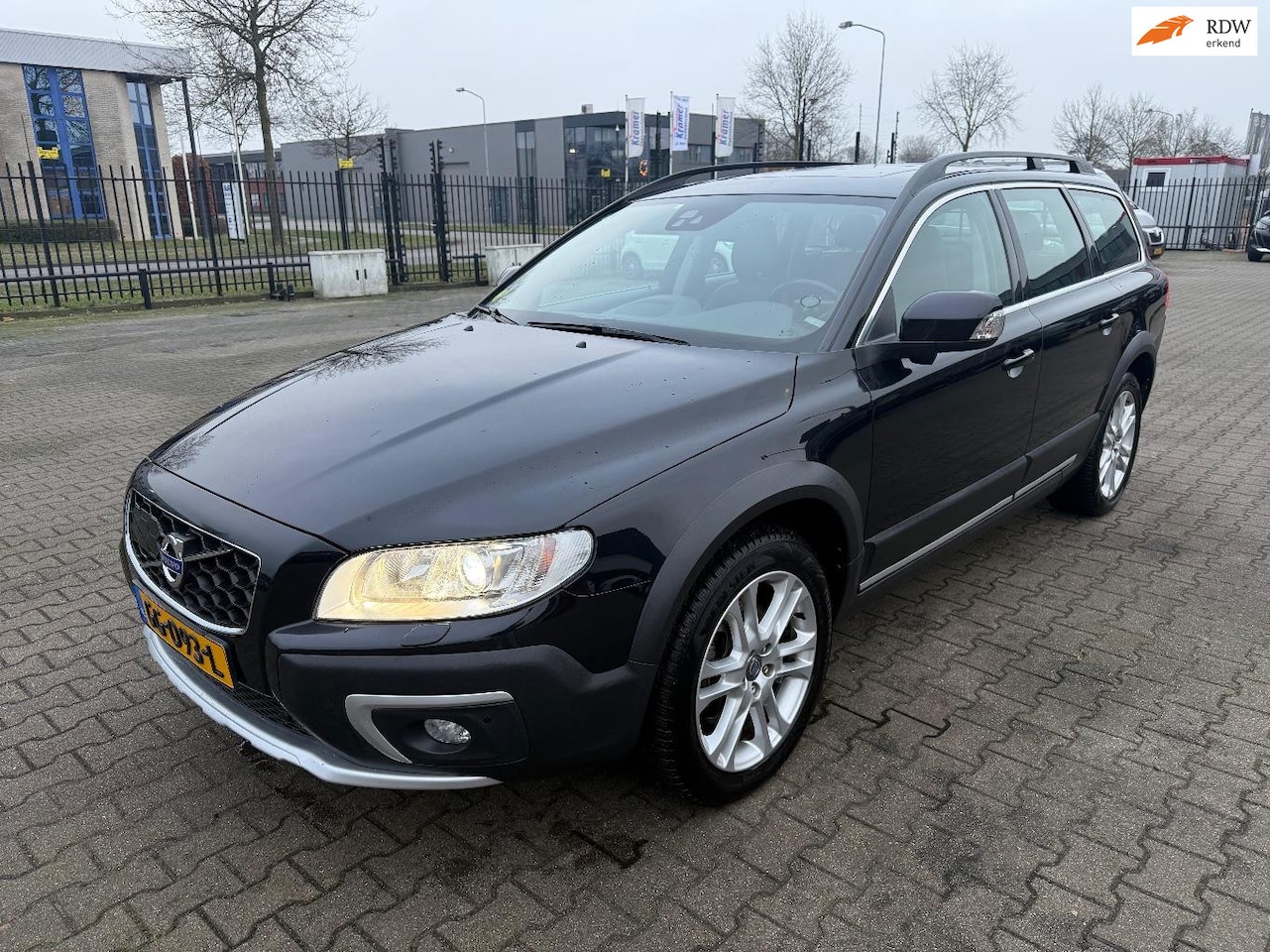 Volvo XC70 - 2.4 D5 215pk AWD Summum BLIS ACC Schuifdak MY2015 - AutoWereld.nl