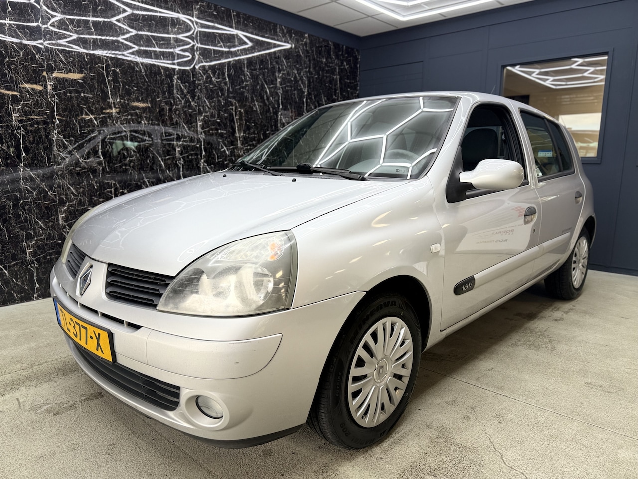 Renault Clio - 1.2-16V Campus 1.2-16V Campus NIEUWE APK - AutoWereld.nl