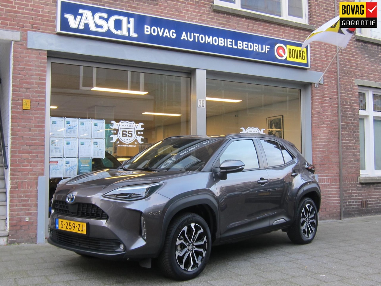 Toyota Yaris Cross - 1.5 Hybrid Business Plus All Season Rijklaar Bovaggarantie - AutoWereld.nl