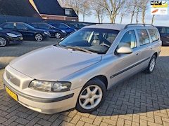 Volvo V70 - 2.4 Comfort Line LPG 2000. Airco/Cruise/Trekhaak etc.. APK 12-2026