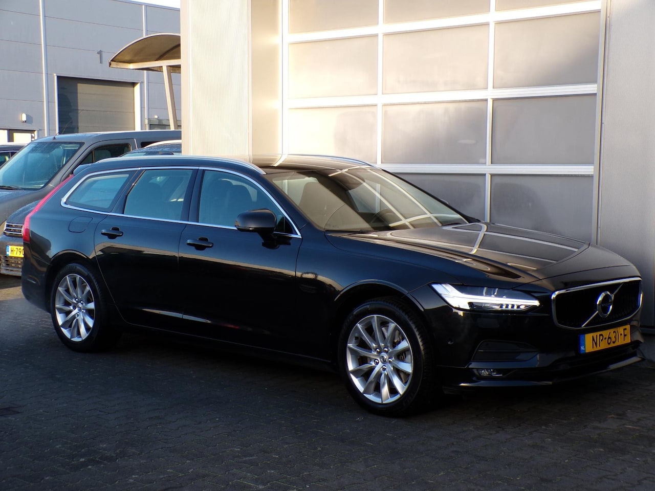 Volvo V90 - 2.0 T5 Momentum|ACC|Memory|Leder|Virtual|PDC|LED - AutoWereld.nl