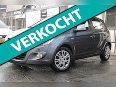 Hyundai i20 - 1.4i DynamicVersion / Airco / Parkeersensoren / Nieuwe Oliebeurt /