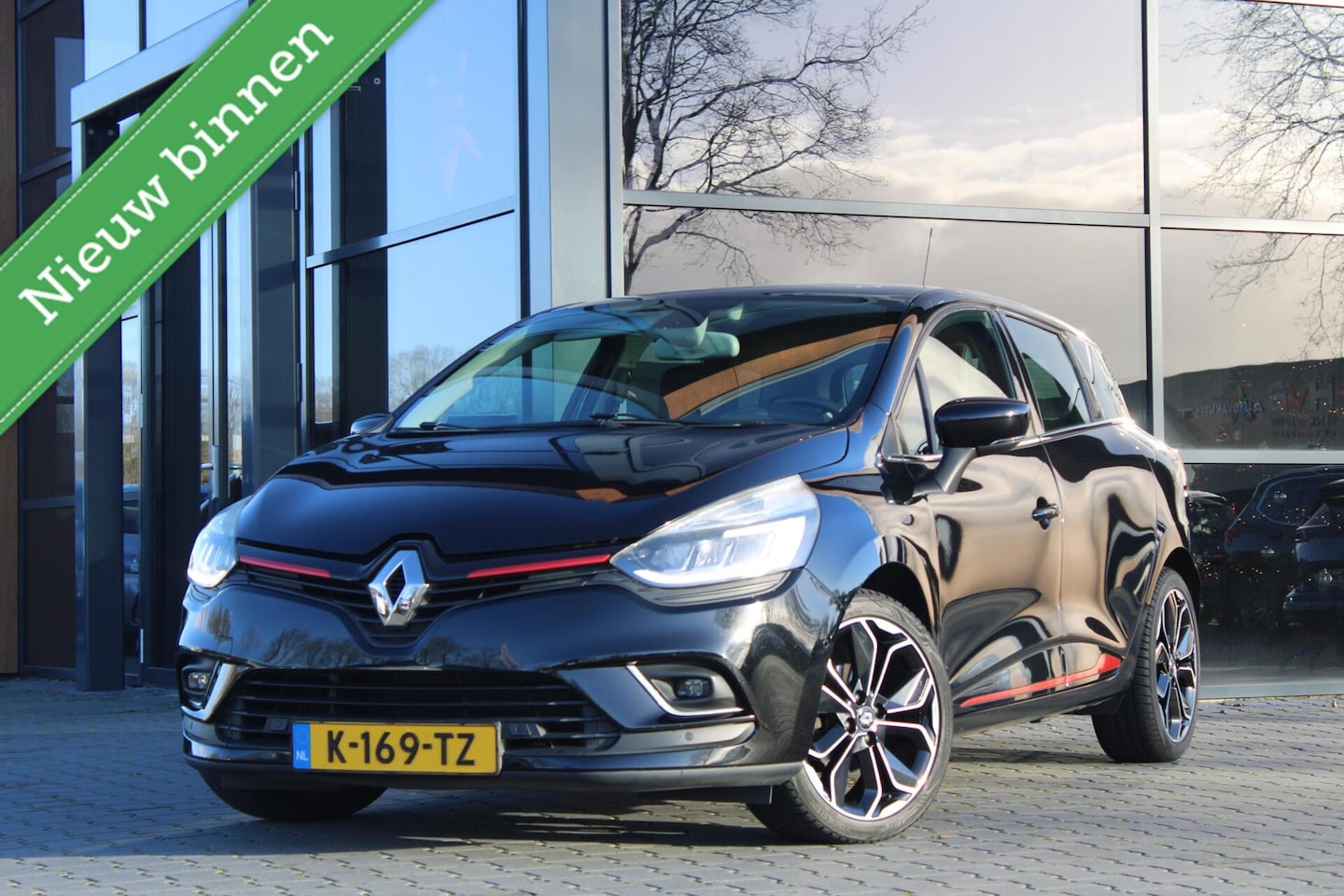 Renault Clio Estate - 120PK Automaat | Pano | Camera | Stoelverwarming - AutoWereld.nl