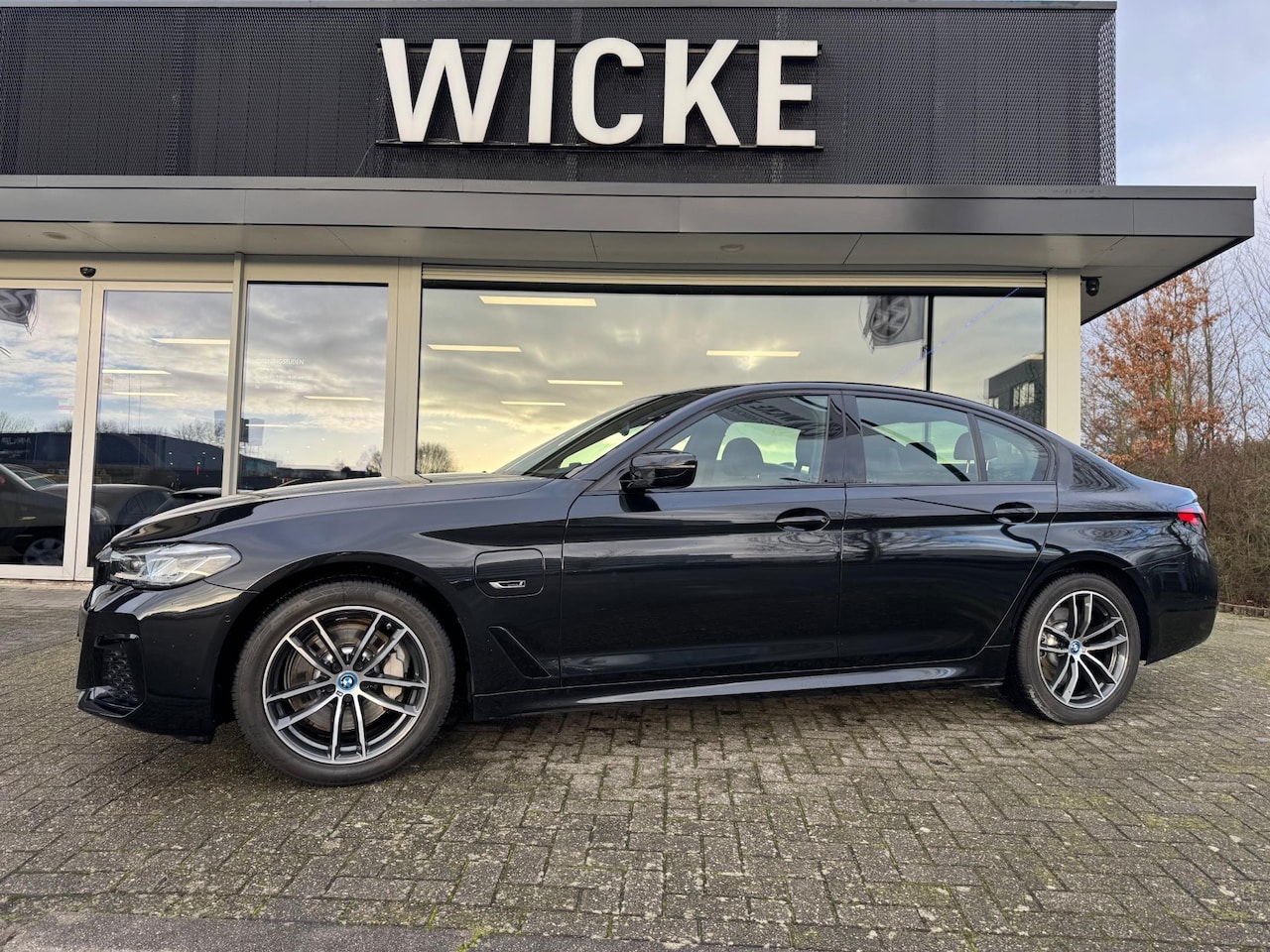 BMW 5-serie - 530e Executive Leder H&K Camera Led M Pakket 2023 - AutoWereld.nl