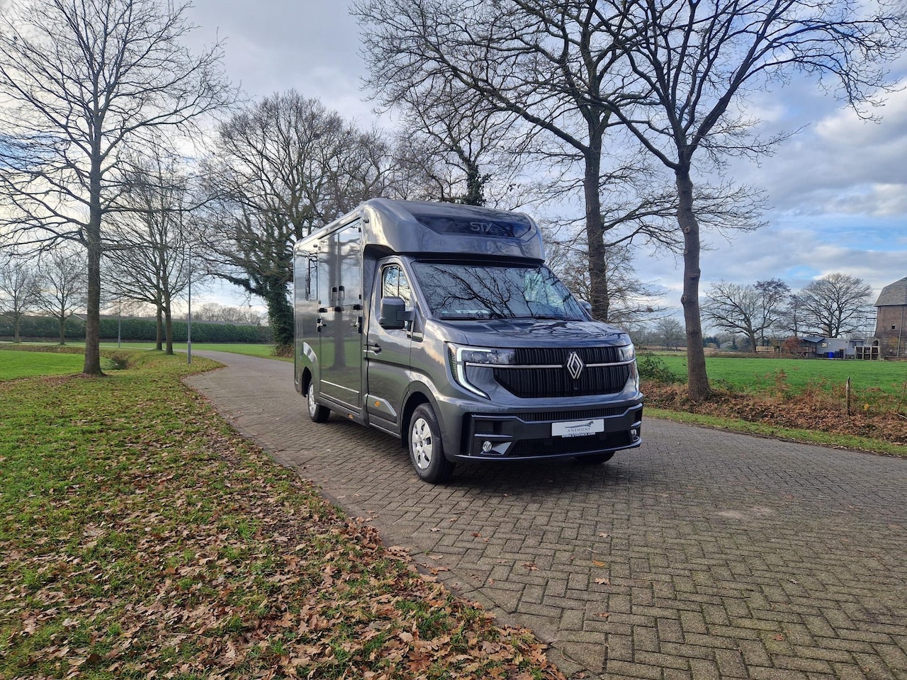 Renault Master Pro - STX S3 paardenwagen Pro-Safety model 2025, ID 54 - AutoWereld.nl