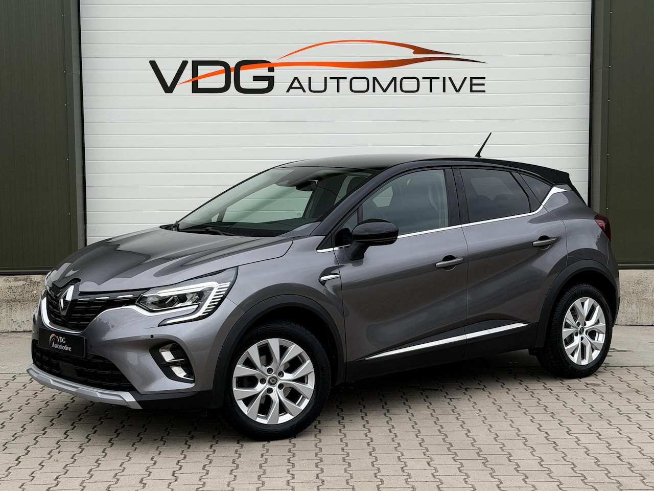 Renault Captur - 1.0 TCe 100 Intens / Clima / Navi / 17" LM velgen / Sensoren V+A / Keyless / Getinte ramen - AutoWereld.nl
