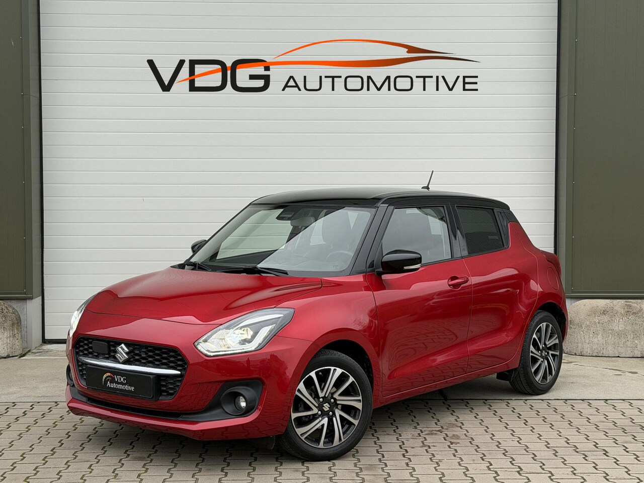 Suzuki Swift - 1.2 Stijl Smart Hybrid / Navi / Camera / Clima / Adaptive Cruise / Keyless / Stoelverwarmi - AutoWereld.nl