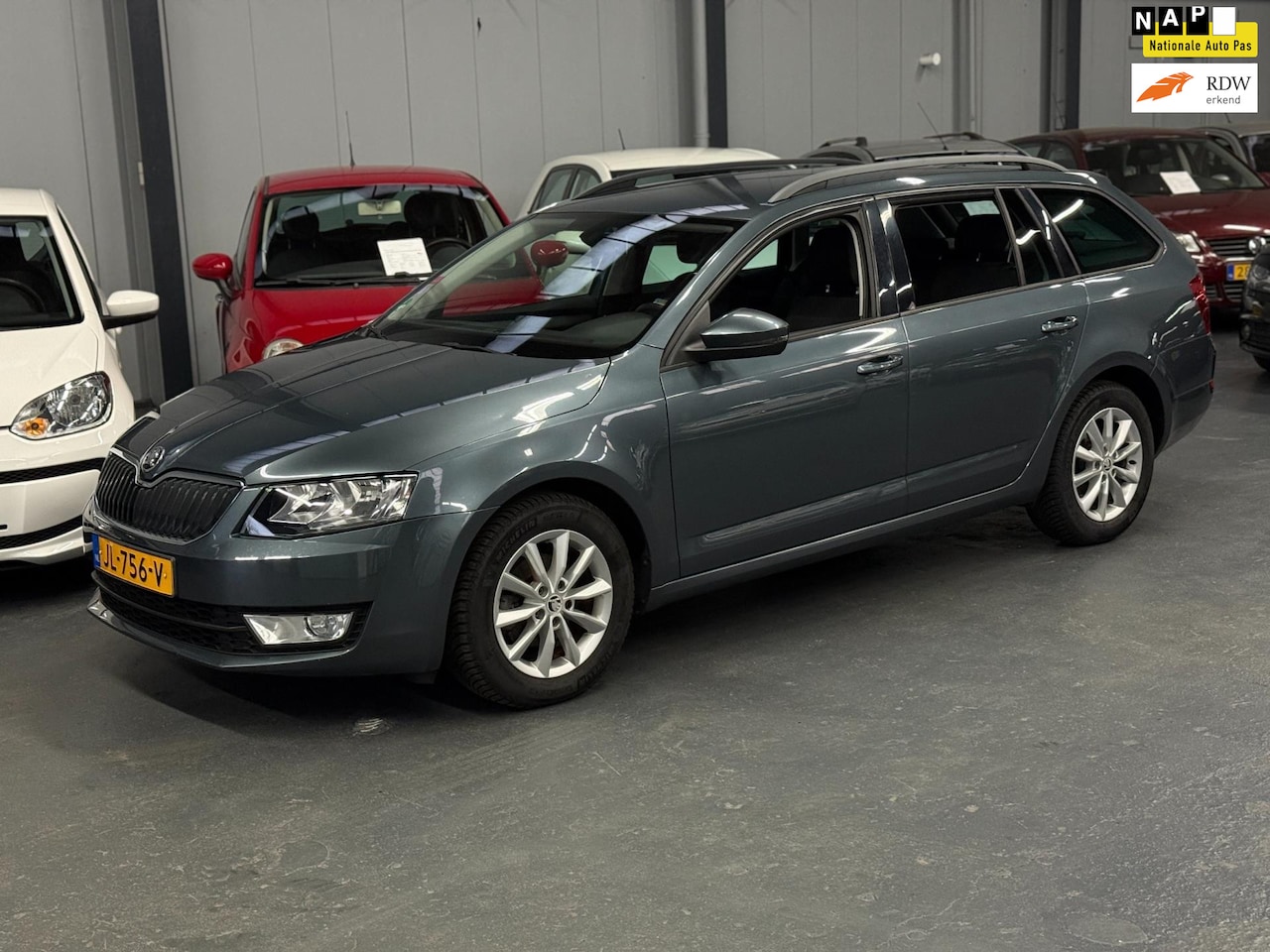 Skoda Octavia Combi - 1.2 TSI Greentech Ambition Businessline Automaat 3de Eigenaar APK NAP - AutoWereld.nl