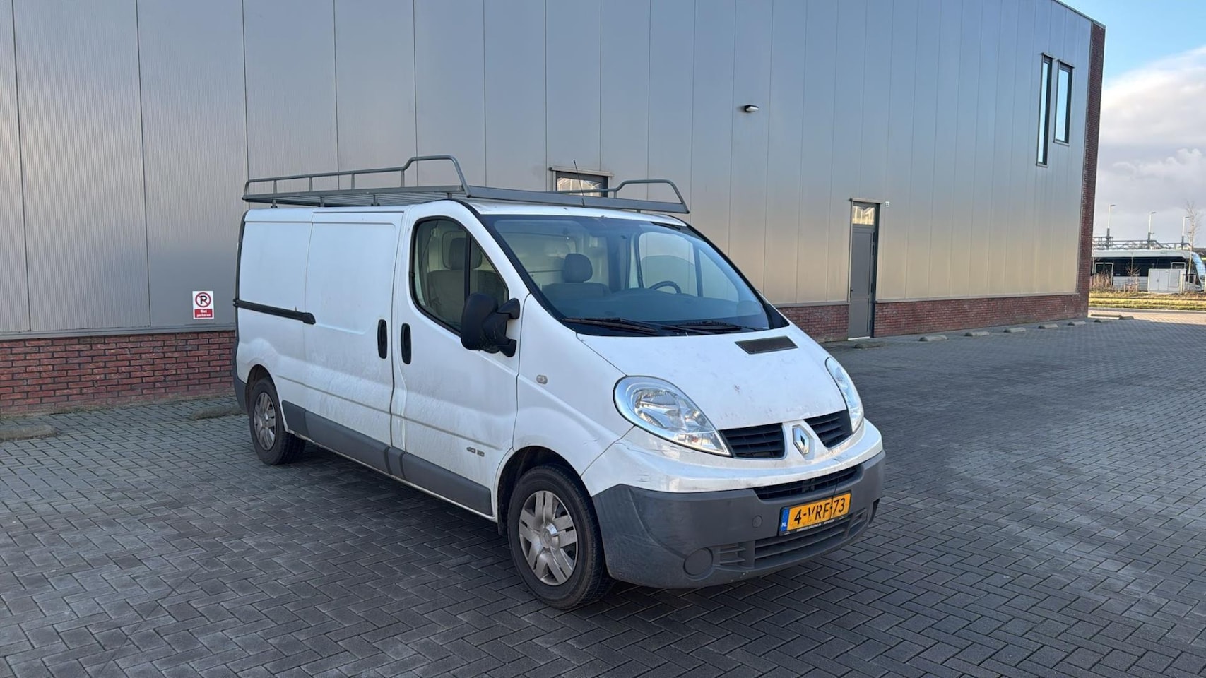 Renault Trafic - 2.0 dCi T29 L2H1 Générique 173.000 NAP EURO 5 WIT 2011 - AutoWereld.nl