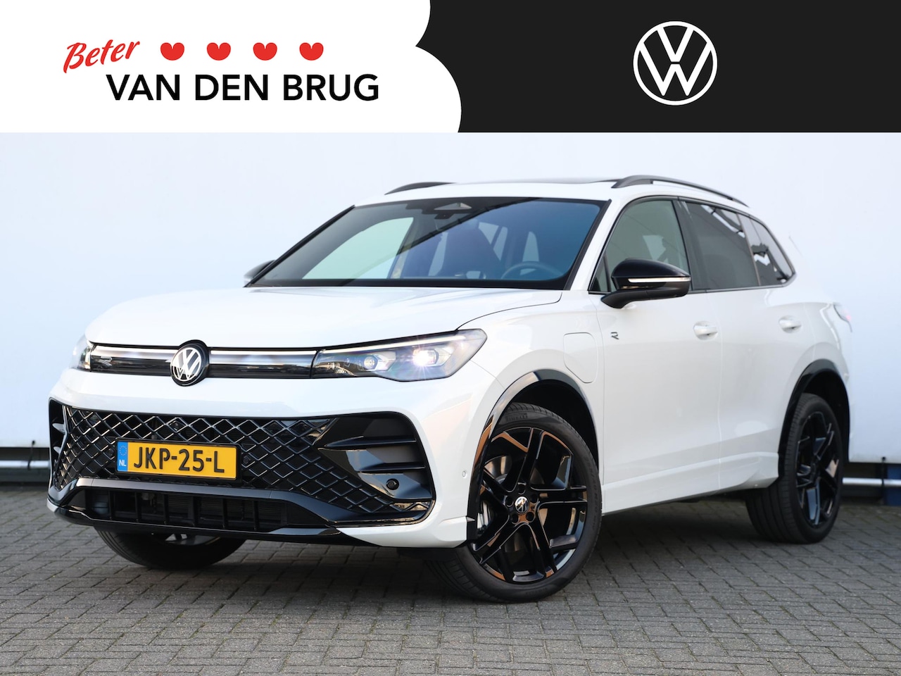 Volkswagen Tiguan - 1.5 eHybrid R-Line Edition 272 PK | Navi | Trekhaak | Black Style | 20" York | LED Matrix - AutoWereld.nl