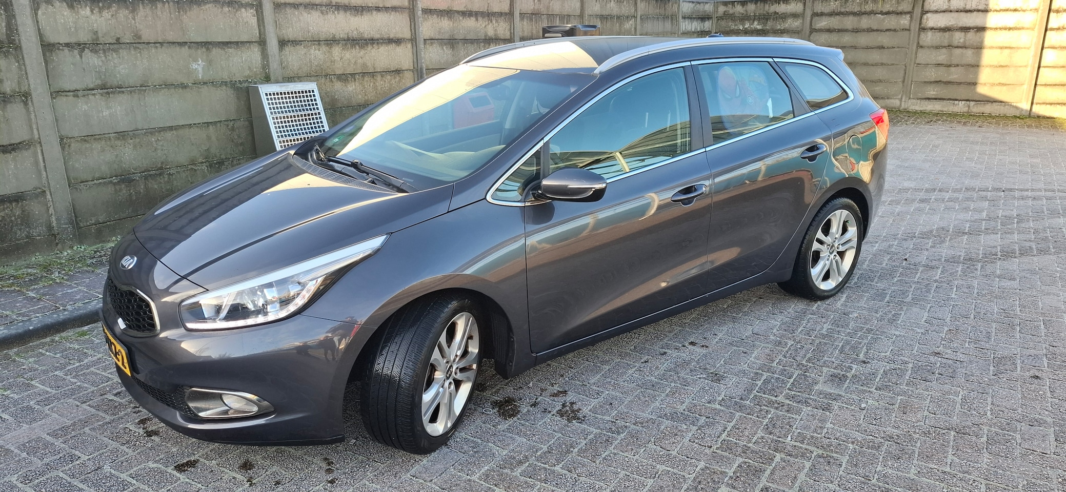 Kia Cee'd Sportswagon - 1.6 GDI Plus Pack NW APK, GOED ONDERHOUDEN | TREKHAAK, CRUISE, CAMERA - AutoWereld.nl