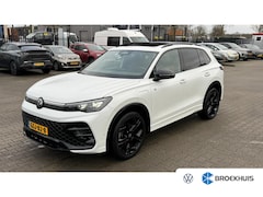 Volkswagen Tiguan - 1.5 eHybrid 272PK R-Line Business | PANORAMADAK | TREKHAAK | LEDER | 20 INCH | MASSAGESTOE