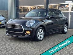 MINI Cooper - 1.5 een stijlvolle en sportieve Cooper 5-deurs uit 2018 met extra ruimte en comfort dankzi