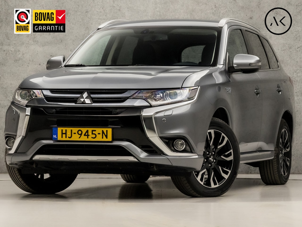 Mitsubishi Outlander - 2.0 PHEV Deluxe 203Pk Automaat (NAVIGATIE, LEDER/ALCANTARA, CAMERA, STOELVERWARMING, SPORT - AutoWereld.nl