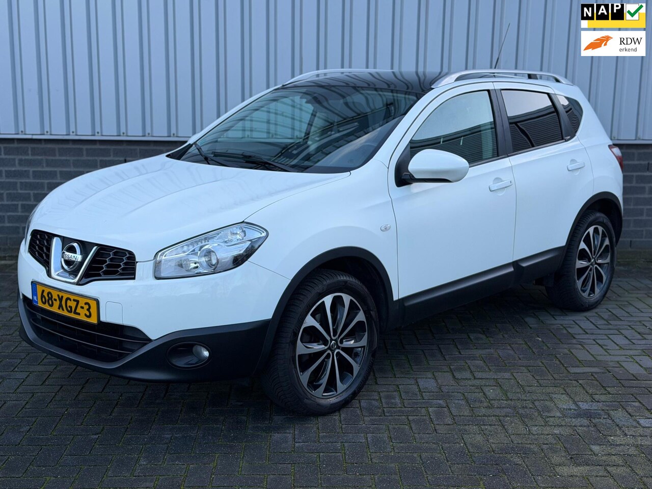 Nissan Qashqai - 1.6 Connect Edition |CruiseCtrl|Navi|Camera|Pano|Trekhaak| - AutoWereld.nl