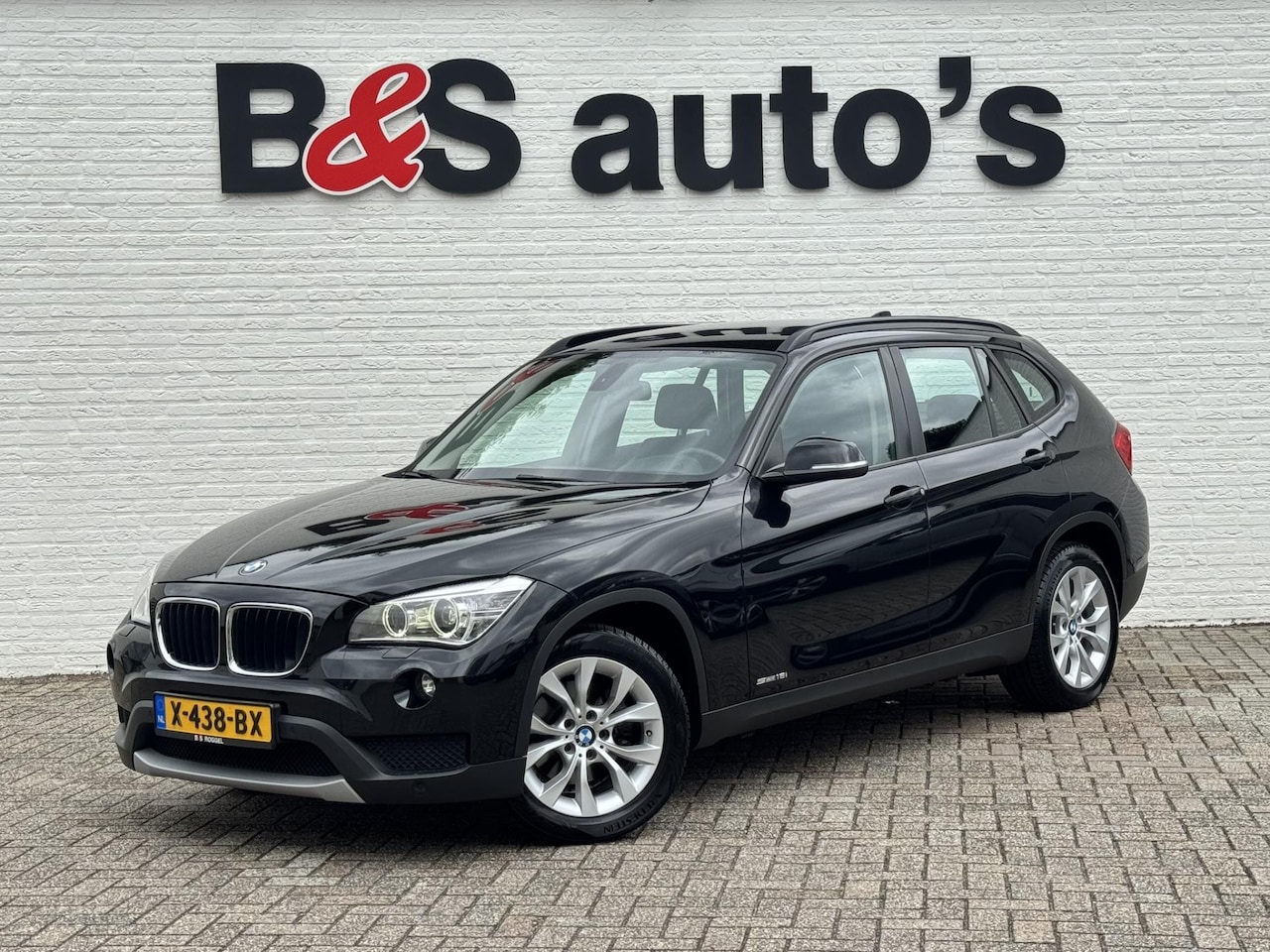BMW X1 - SDrive18i Cruise control Climate control Navigatie Stoelverwarming - AutoWereld.nl