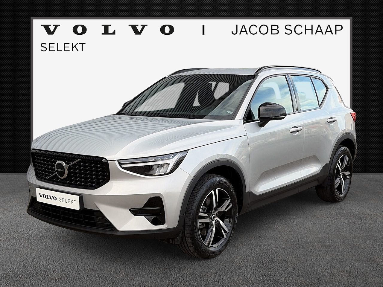 Volvo XC40 - 2.0 B4 Plus Dark / Audio Harman Kardon / 18" velgen / Trekhaak elektrisch uitklapbaar / - AutoWereld.nl
