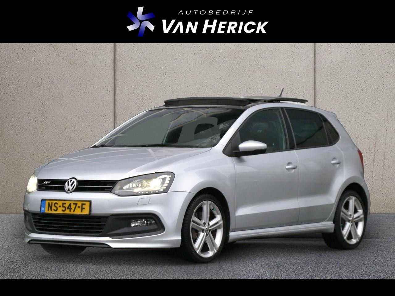 Volkswagen Polo - 1.2 TSI R-Line 105PK Automaat | Schuif/kanteldak | Nette staat - AutoWereld.nl