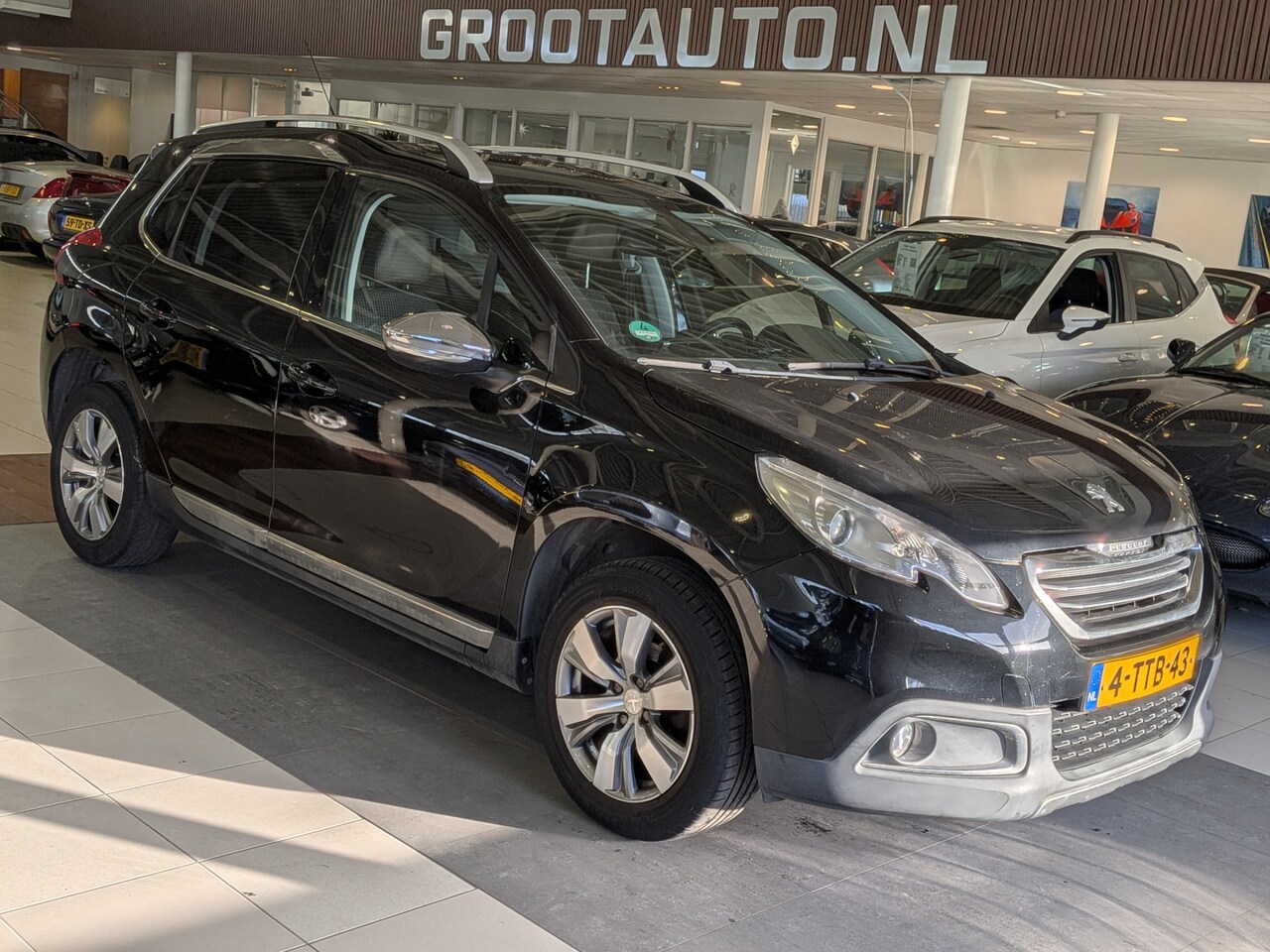 Peugeot 2008 - 1.2 VTi Allure Pack Premium Plus Panoramadak, Airco, Cruise Control, Trekhaak, Stuurbekrac - AutoWereld.nl