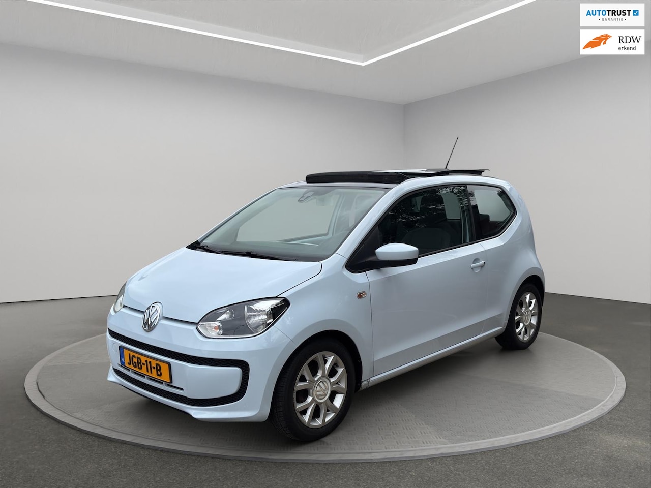Volkswagen Up! - 1.0 up! Edition BlueMotion Panoramadak - AutoWereld.nl