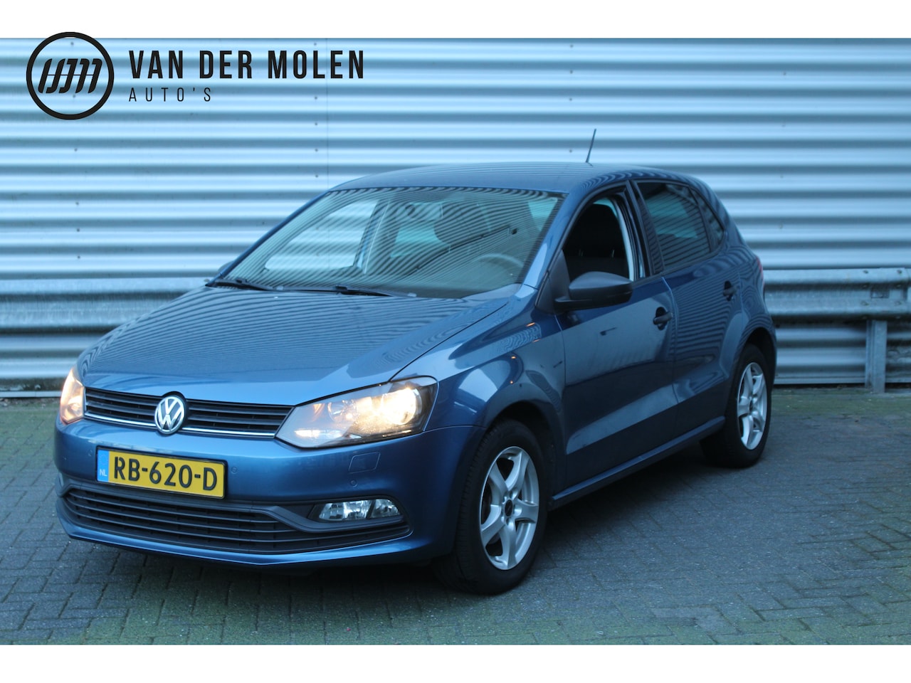 Volkswagen Polo - 1.0 75pk First Edition 5drs Airco CPV El. Ramen LMV Stoelverwarming - AutoWereld.nl