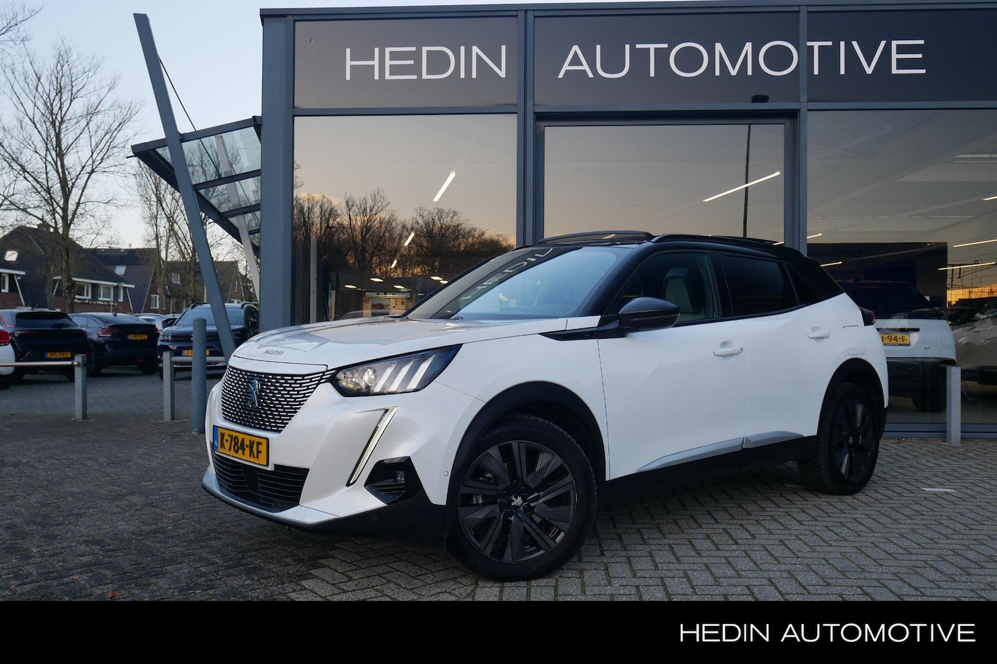 Peugeot e-2008 - EV GT 50 kWh | 3 Fase | Schuif / Kantel dak | Camera | Stoelverwarming | Navigatie | Zeer - AutoWereld.nl