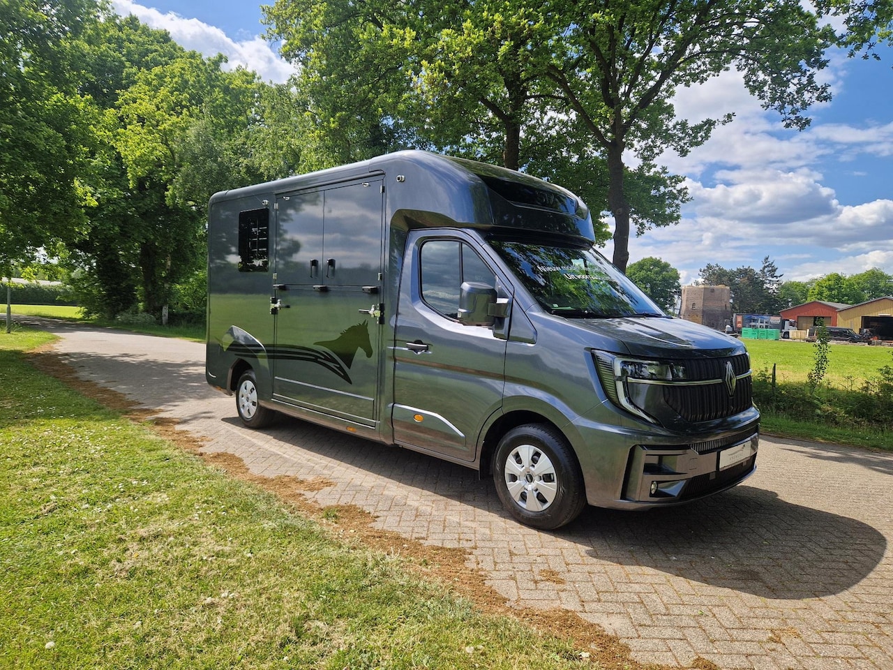 Renault Master Pro - STX S5L paardenwagen Pro-Safety uitvoering demo model 2025, id 45 - AutoWereld.nl