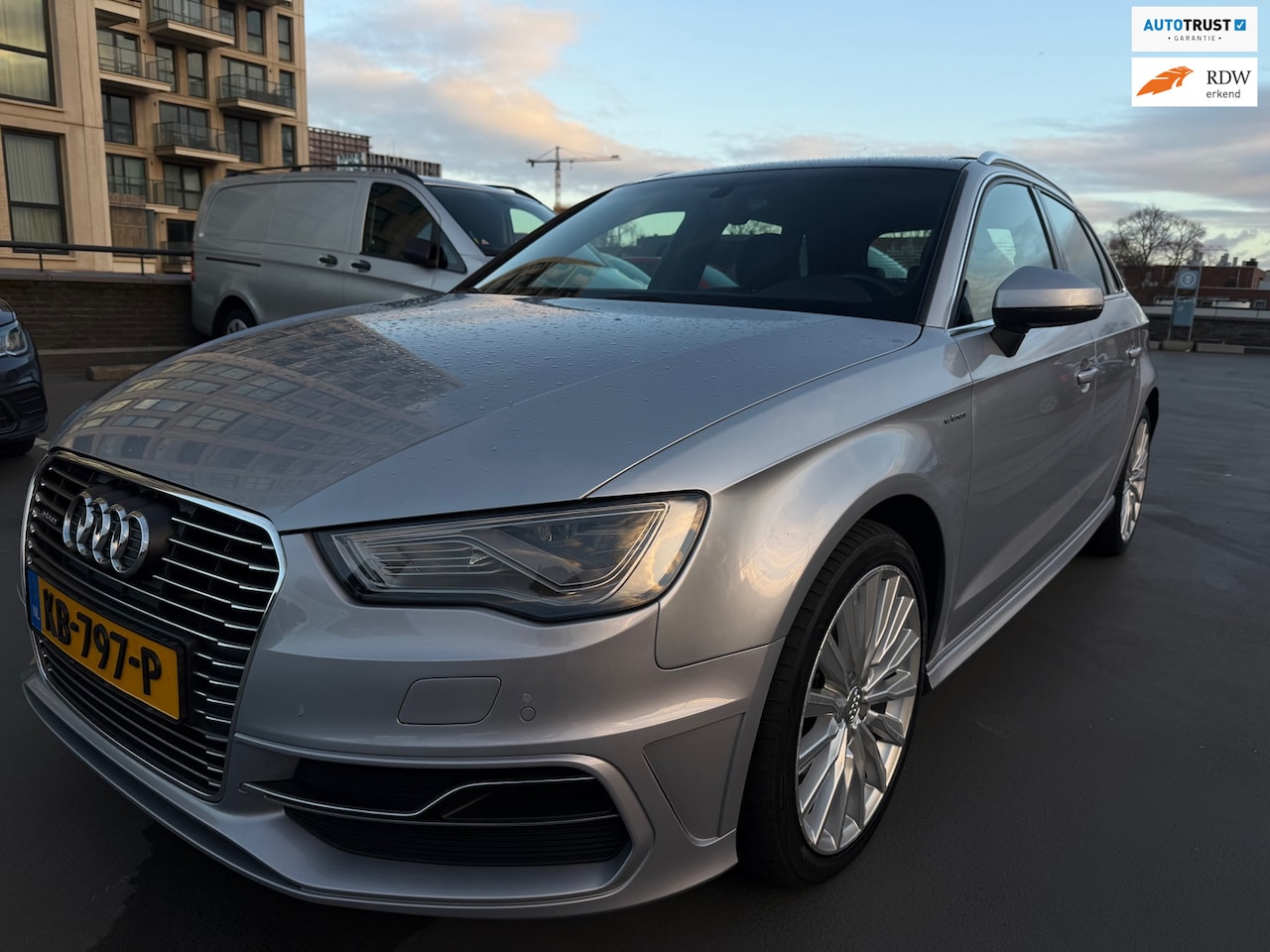 Audi A3 Sportback - 1.4 e-tron PHEV Ambition Pro Line plus Pano Camera Leer StoelVerwarming Nette Auto - AutoWereld.nl