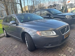 Volvo V70 - 2.4 D5 Momentum Leer Automaat