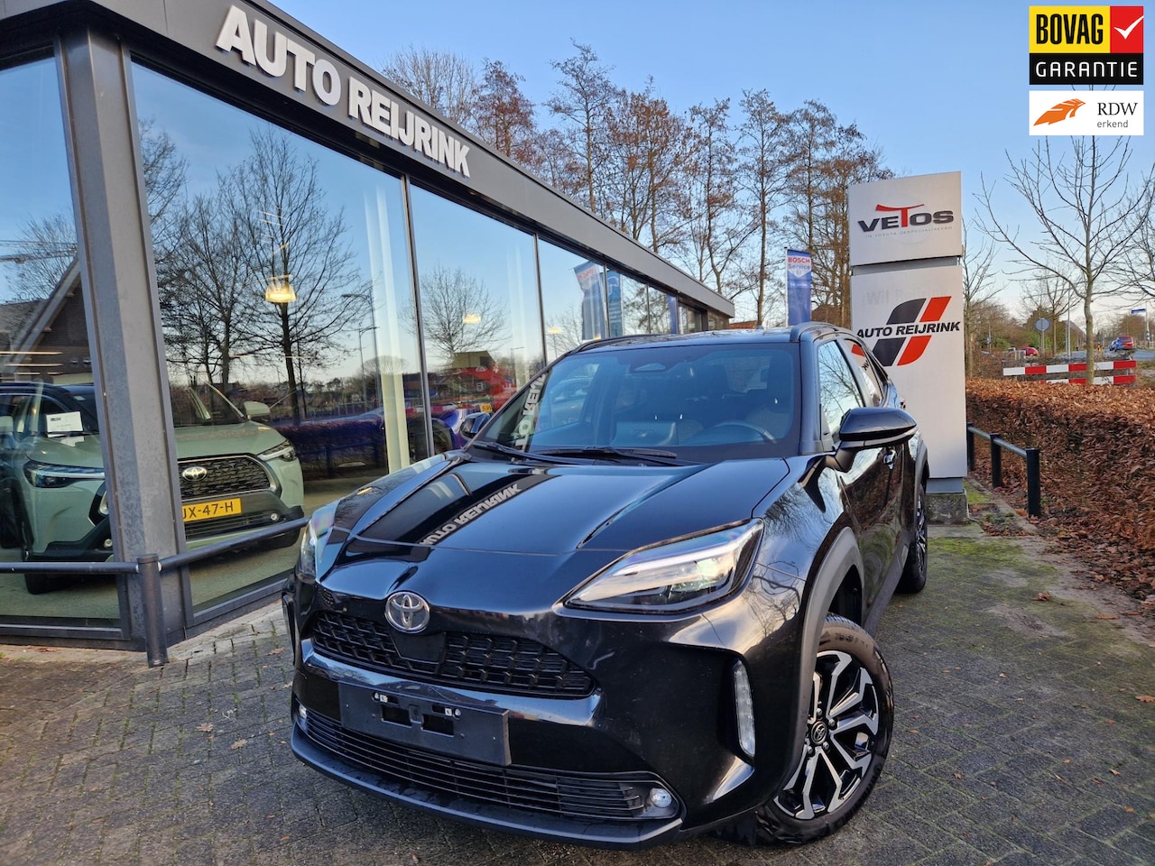 Toyota Yaris Cross - 1.5 Hybrid 115 STYLE/STOEL-EN STUURVERWARMING/LMV 17"/KEYLESS/NAVI - AutoWereld.nl