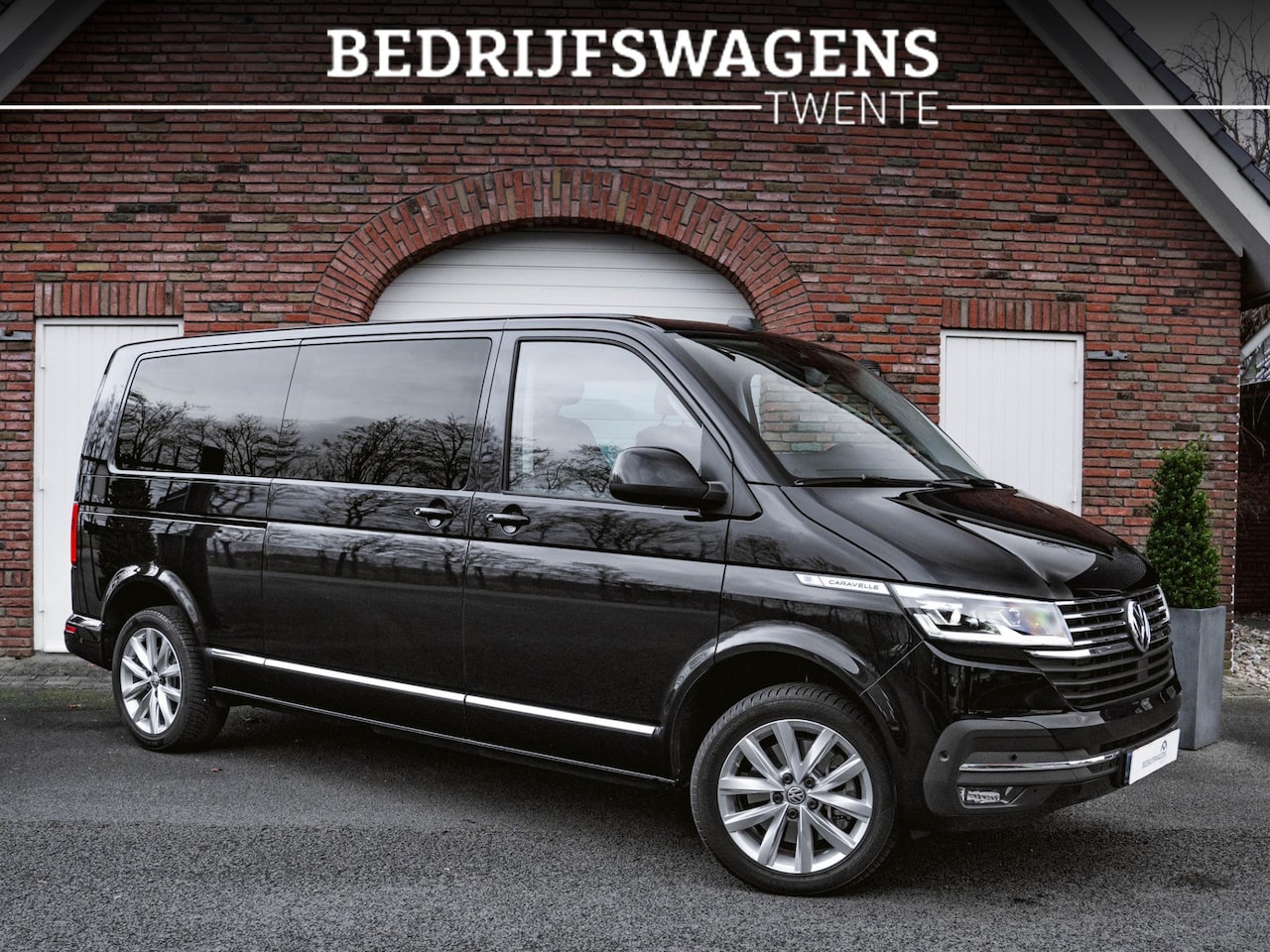 Volkswagen Transporter Caravelle - T6.1 2.0 TDI 204 PK DSG L2H1 A-KLEP FULL OPTIONS ACC | LED | Leder | Side Assist | Privacy - AutoWereld.nl