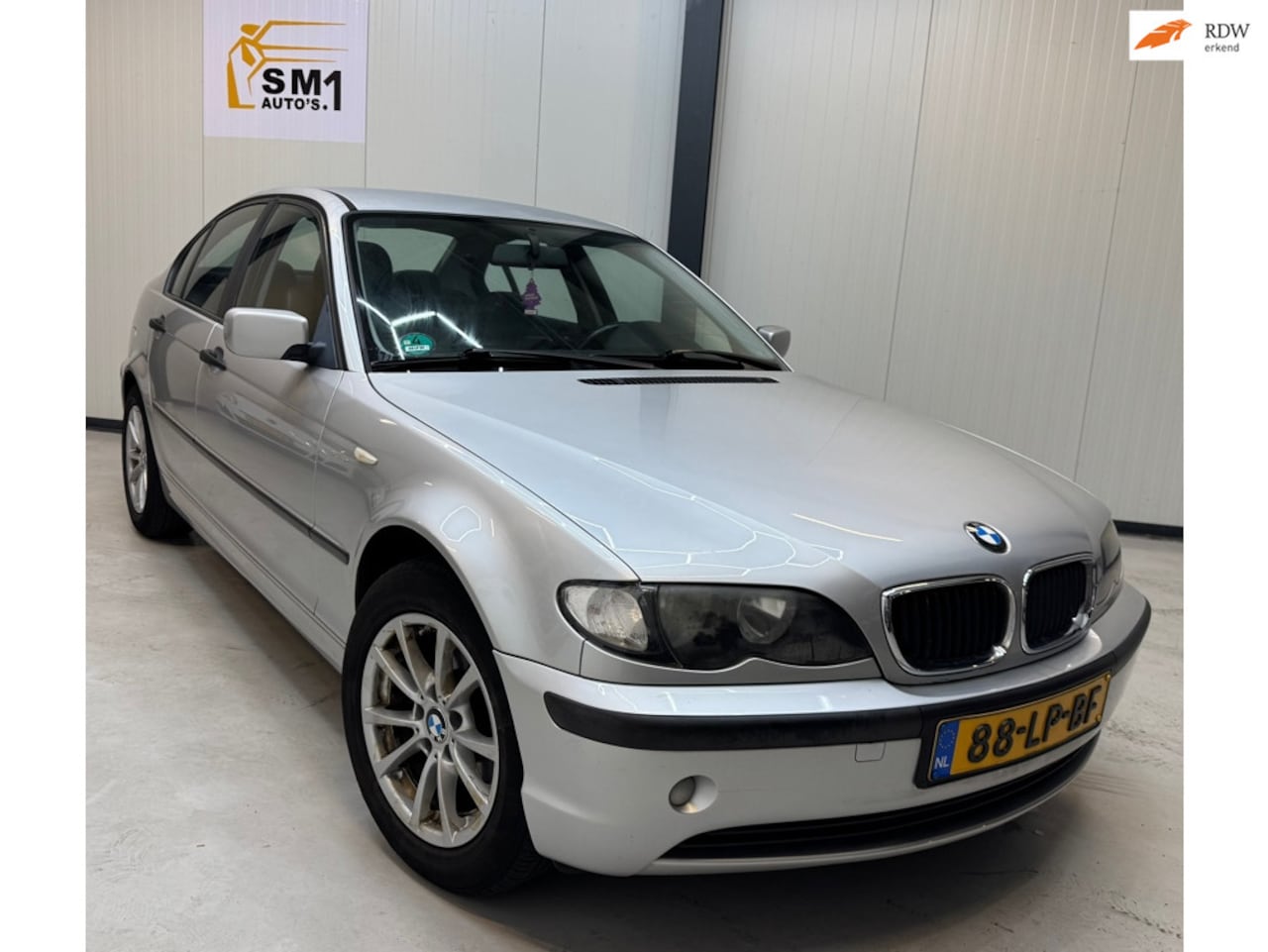 BMW 3-serie - 316i Black & Silver-MET NIEUW APK - AutoWereld.nl