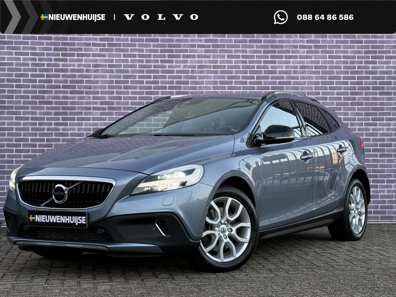 Volvo V40 Cross Country - 2.0 T4 Summum | Trekhaak | Standkachel | Camera | Keyless entry/start | Memory | Leder | S - AutoWereld.nl