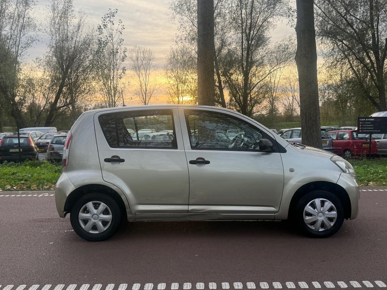 Daihatsu Sirion 2 - 1.0-12V Trend NWE APK!5DEURS!KOOPJE! - AutoWereld.nl