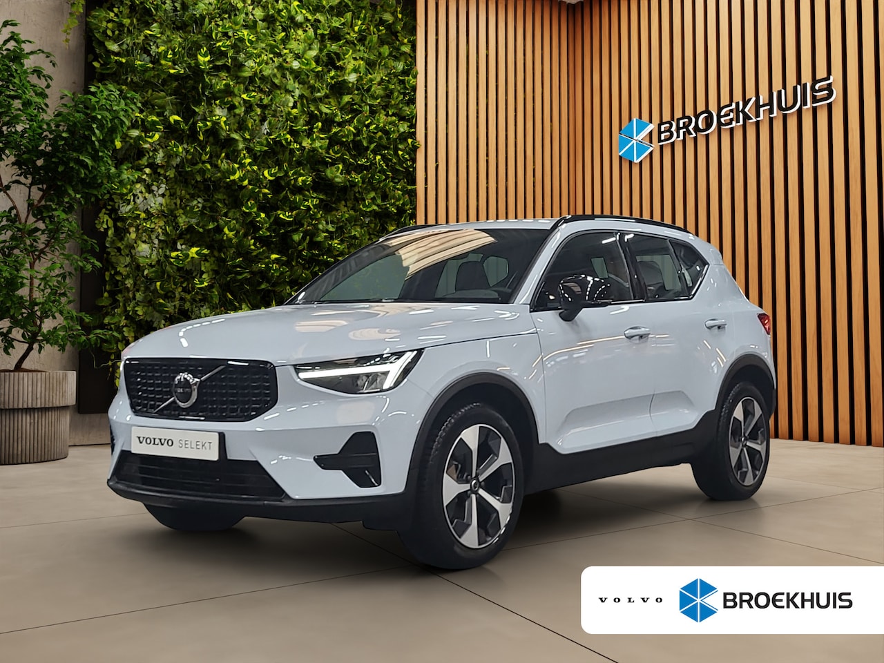 Volvo XC40 - 2.0 B4 Plus Dark | Harman/Kardon | Memory | Trekhaak | Camera | Stuur/stoelverwarming - AutoWereld.nl