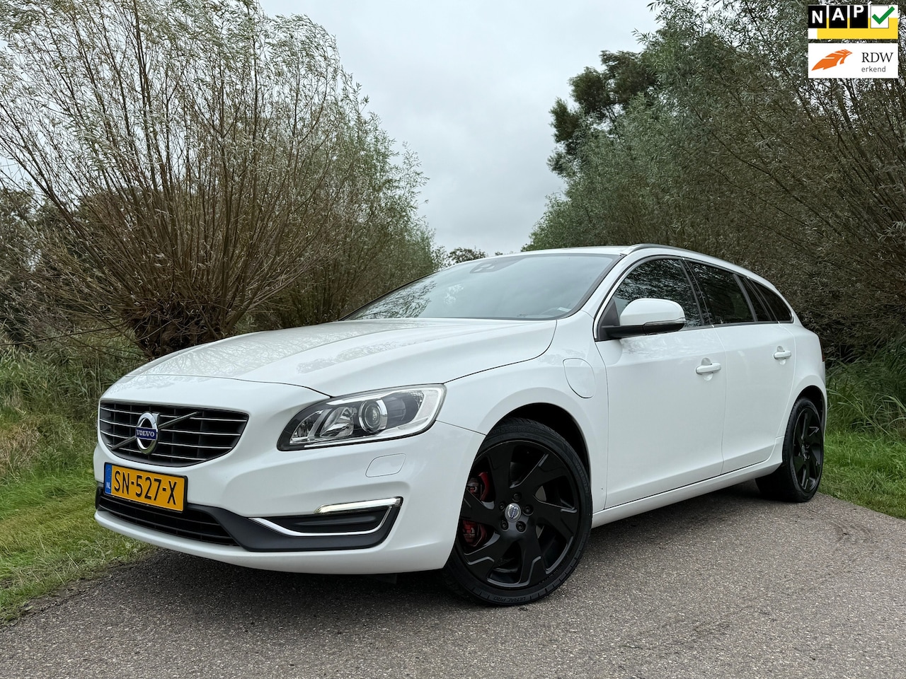 Volvo V60 - 2.4 D5 Twin Engine Special Edition Automaat / Leder / 18" Velgen / Navi / Clima / Stoelver - AutoWereld.nl