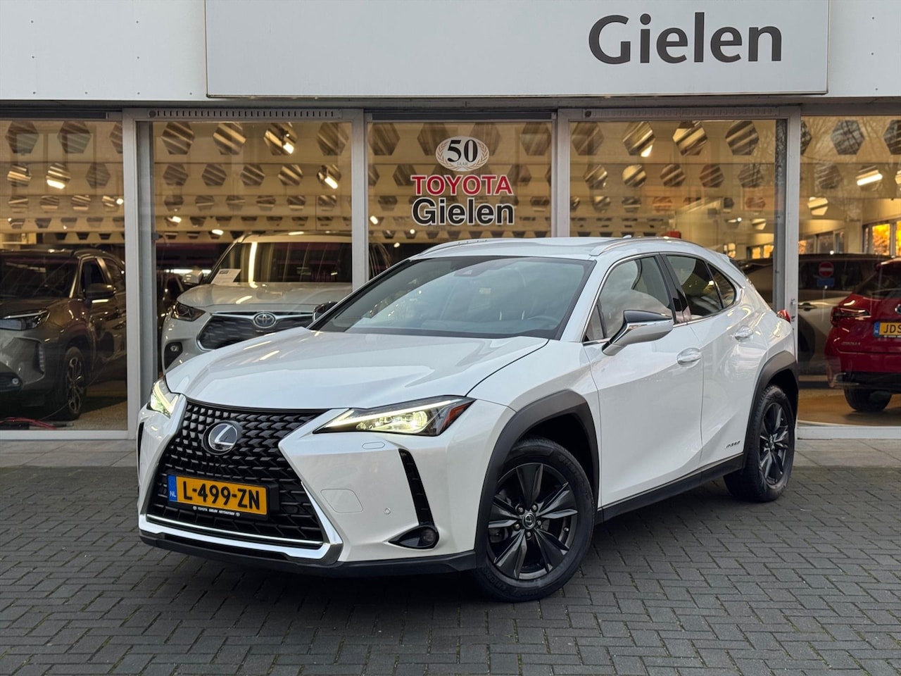Lexus UX - 250h Business Line Plus | Stoel + Stuurverwarming, Apple CarPlay/Android Auto, 17 inch, Ke - AutoWereld.nl
