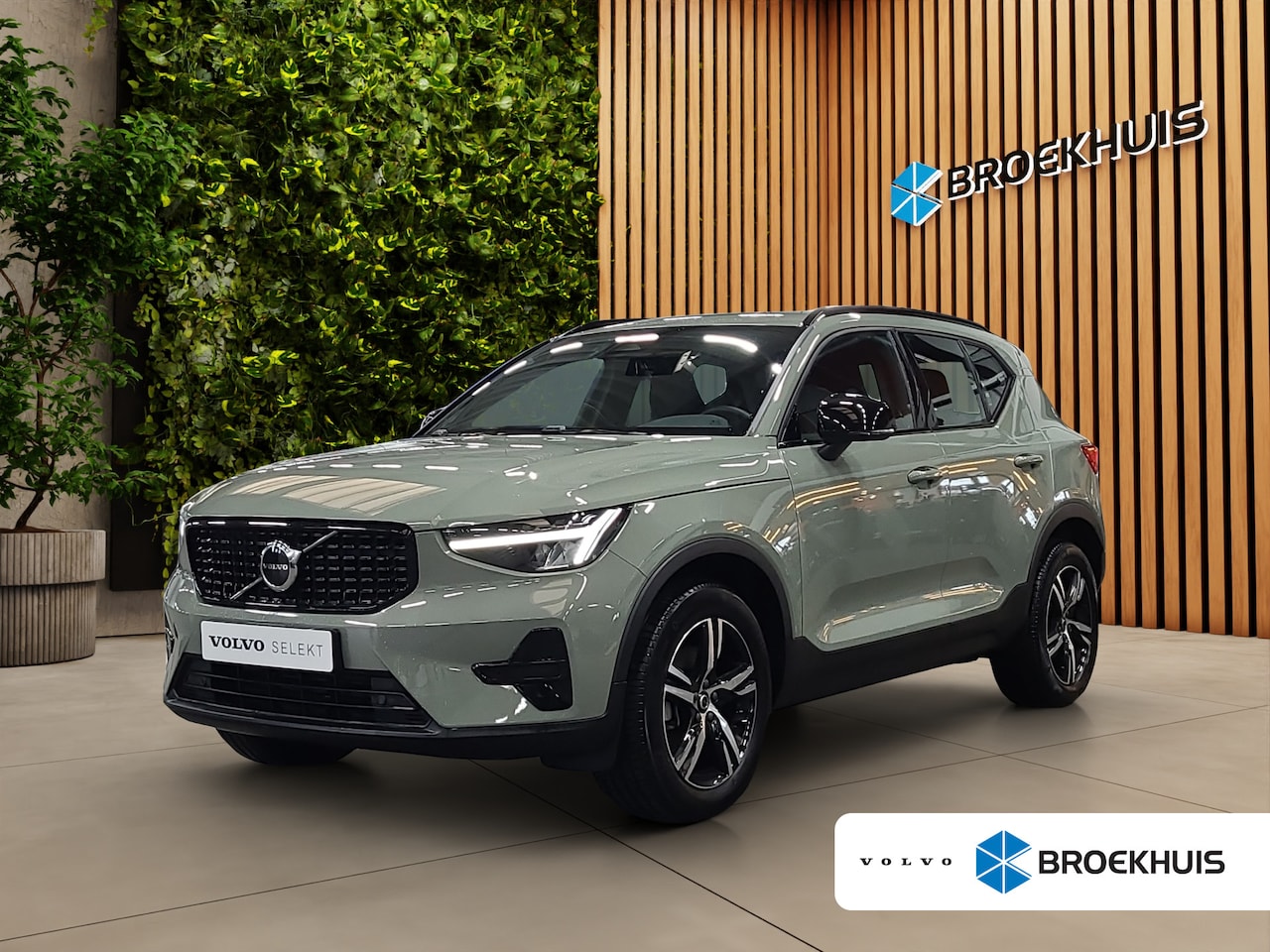 Volvo XC40 - 2.0 B4 Plus Dark | Trekhaak | Harman/Kardon | Camera | Pilot Assist | Stuur/stoelverwarmin - AutoWereld.nl