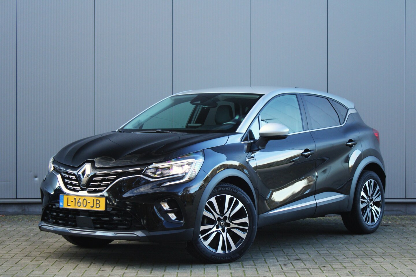 Renault Captur - 1.3 TCe 140pk Automaat Initiale Paris | Leder | Camera | Navigatie | 18" Pasadena | Stoel- - AutoWereld.nl