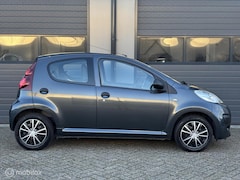 Peugeot 107 - 1.0 Access Accent Uitvoering 1SteEigenaar/Airco