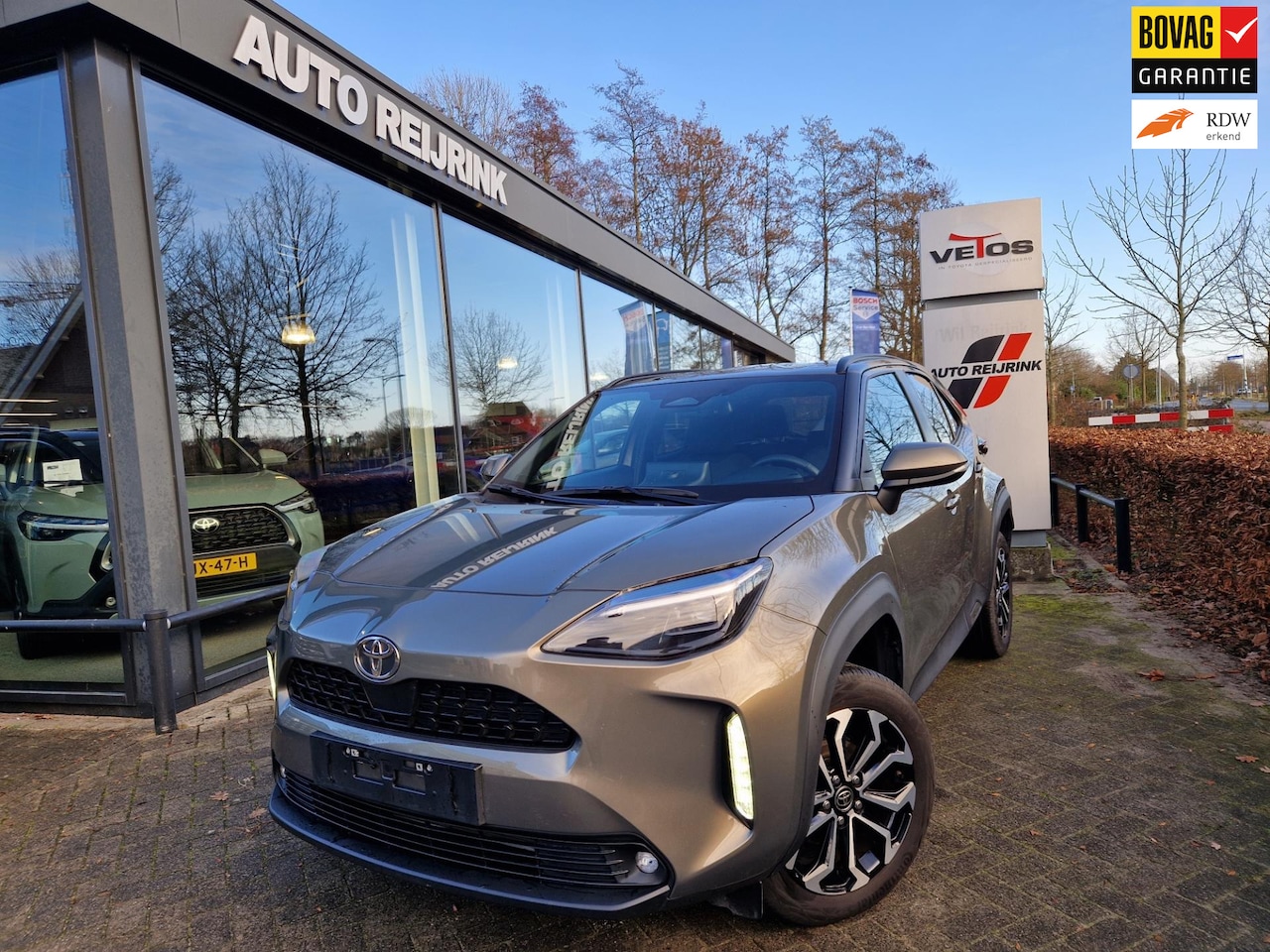 Toyota Yaris Cross - 1.5 Hybrid 115 STYLE/STOEL-EN STUURVERWARMING/LMV 17"/KEYLESS/NAVI - AutoWereld.nl