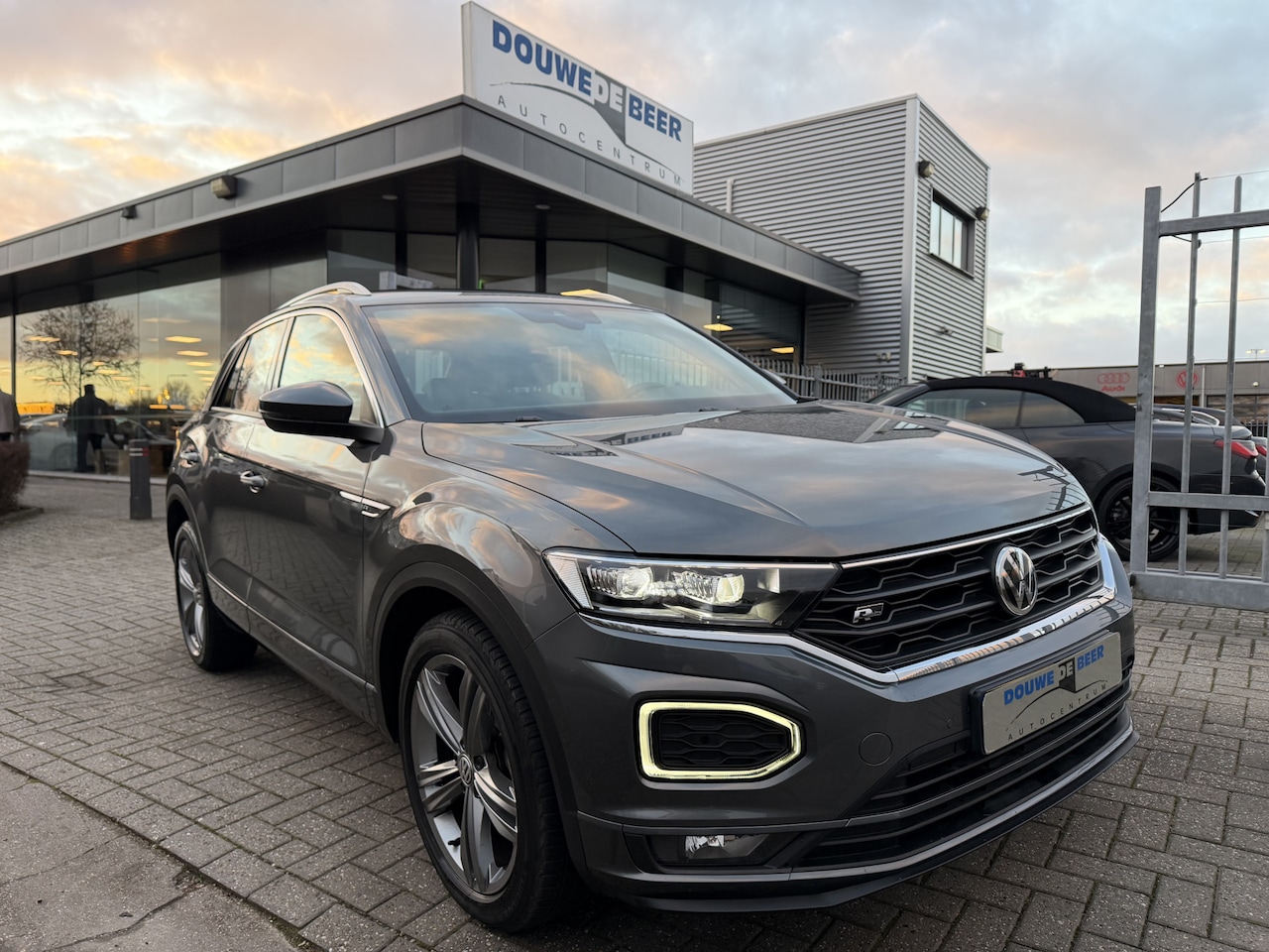 Volkswagen T-Roc - 1.5 TSI Sport Business R Stoelverw. | Camera | LED - AutoWereld.nl