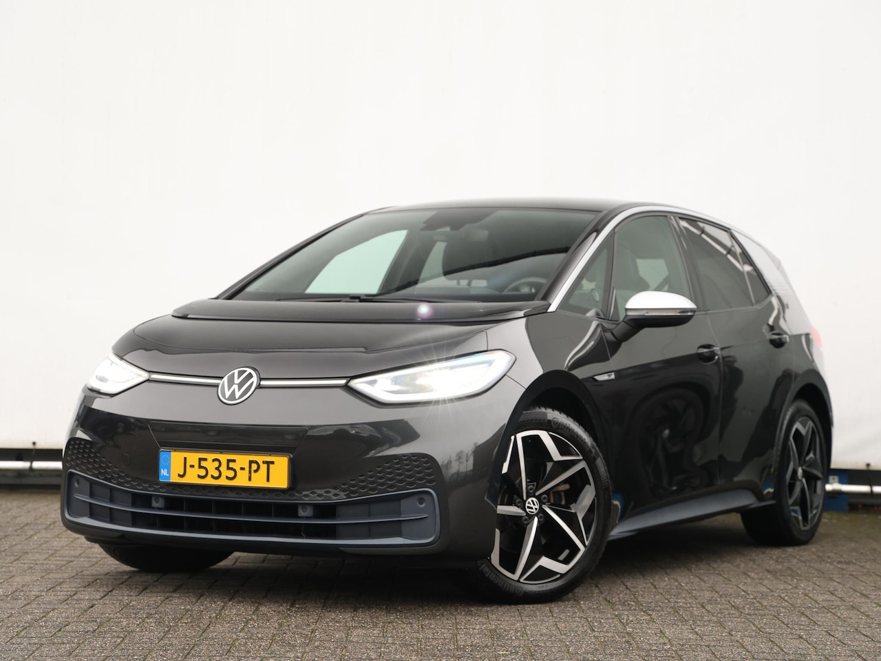 Volkswagen ID.3 - First Plus 58 kWh 204 pk | Camera | Stoel- en stuurverwarming | Keyless | Navigatie | Matr - AutoWereld.nl