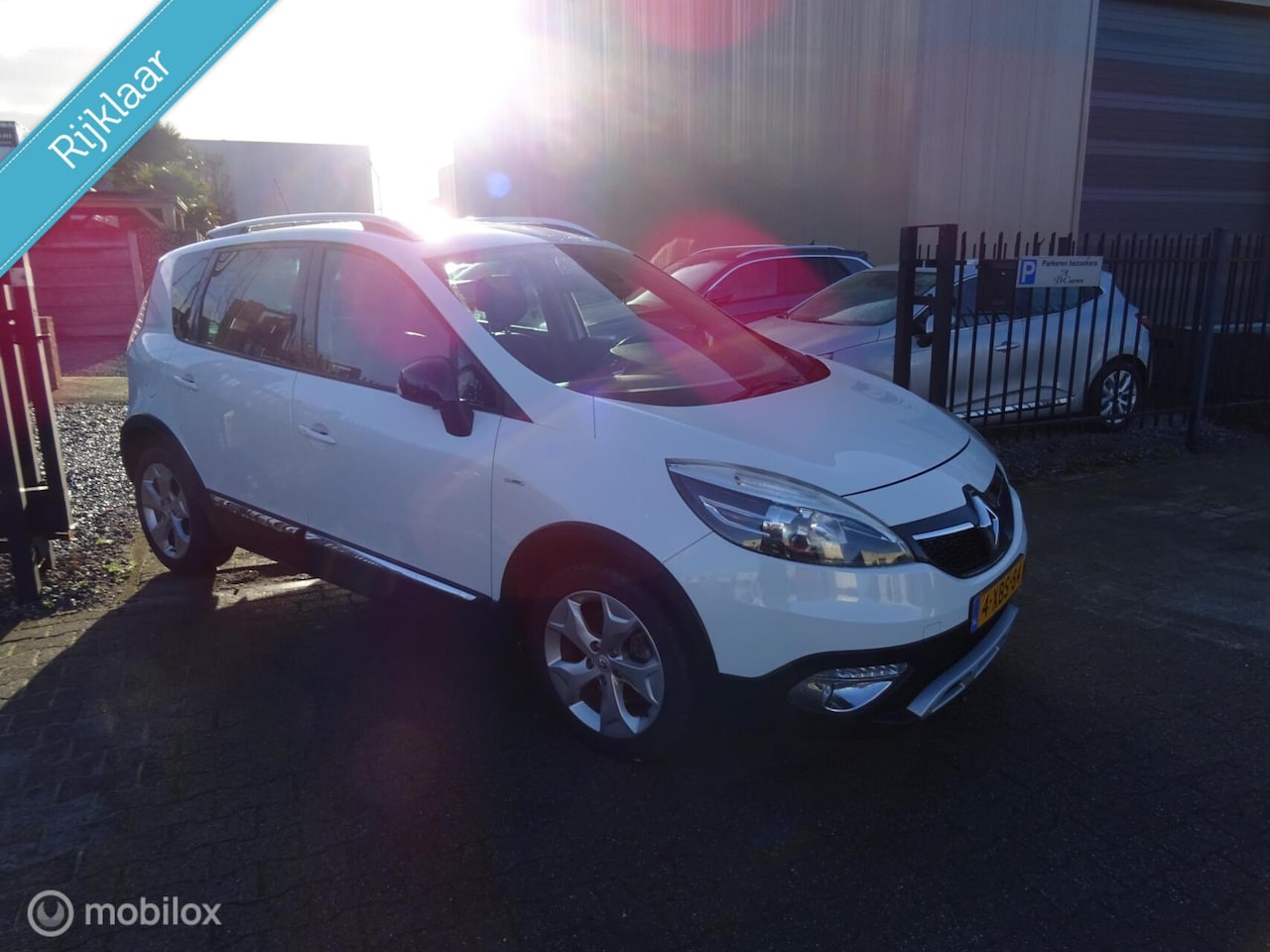 Renault Scénic - 1.2 TCe R-Cinéma X-Mod Dealer onderhoud NAP Bose Navi Clima Trekhaak zeer mooi. - AutoWereld.nl
