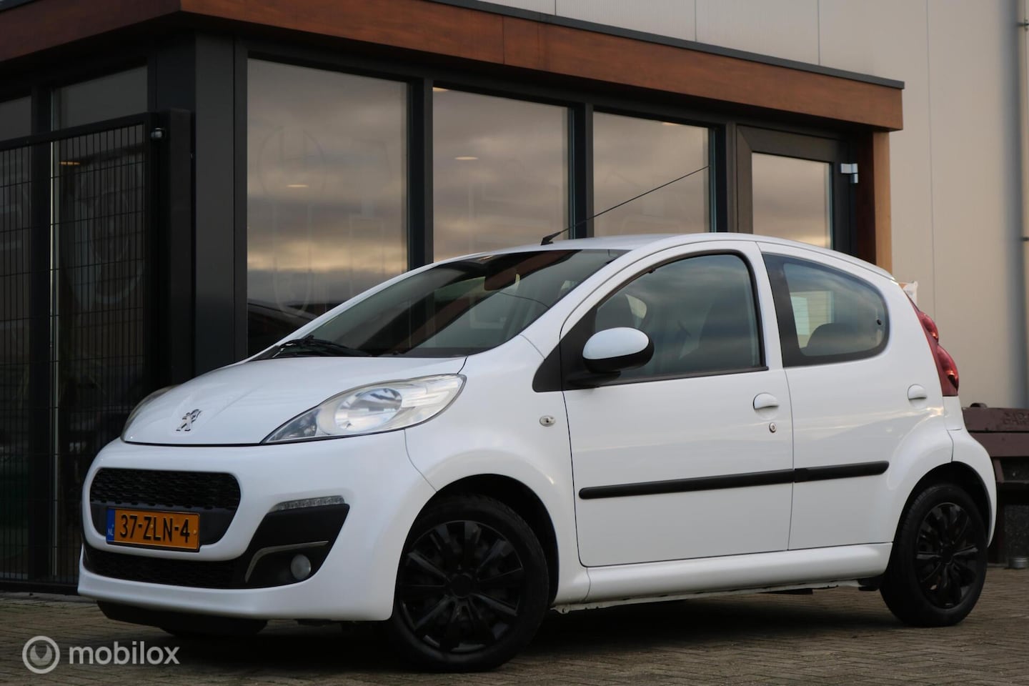 Peugeot 107 - 1.0 Active | 1e eig| Airco | NAP - AutoWereld.nl
