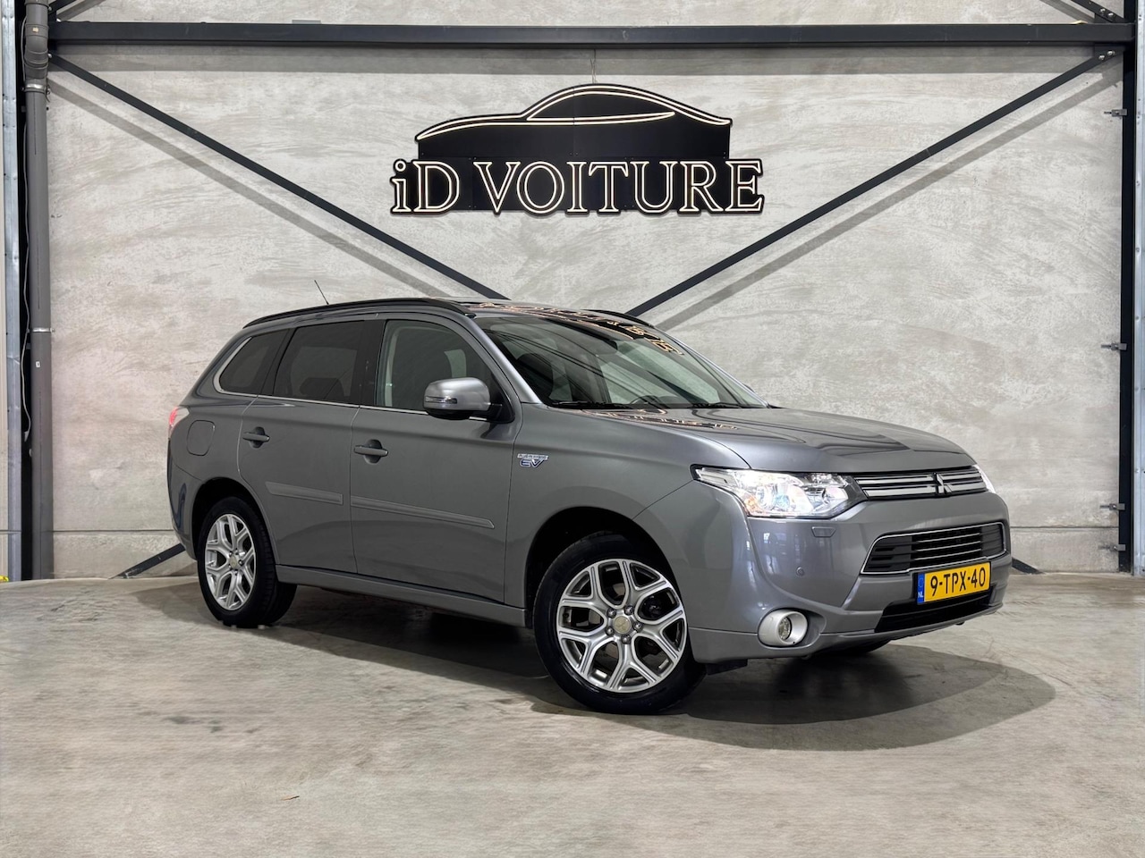 Mitsubishi Outlander - 2.0 PHEV Instyle+ LEDER|DAK|TREKHAAK|VOL - AutoWereld.nl